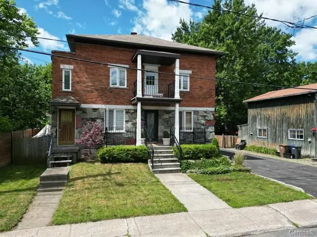 Duplex sold in Laval